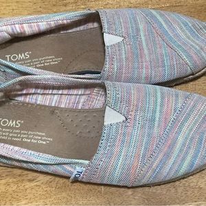 Beautiful Toms shoes size 8